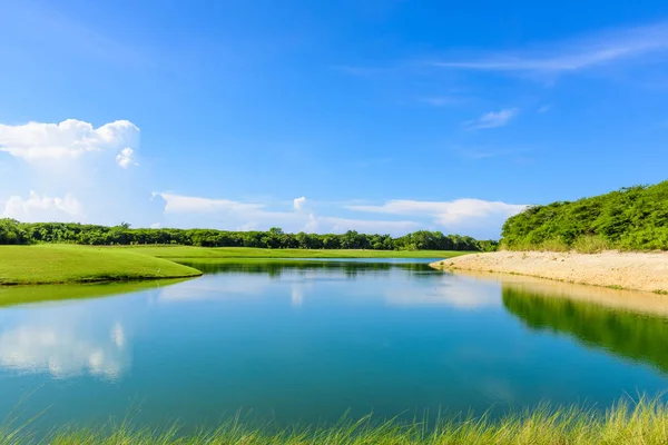 Watering the golf course — Stock Photo, Image