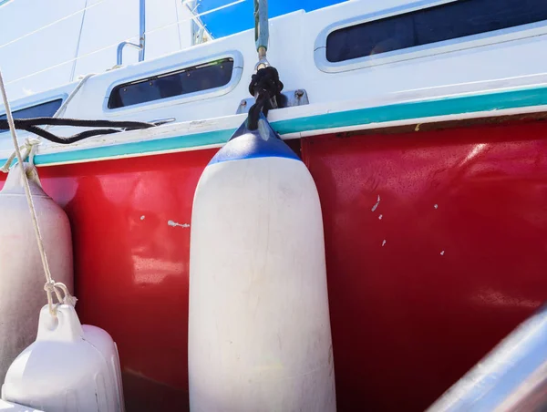 Fender a bordo do iate — Fotografia de Stock