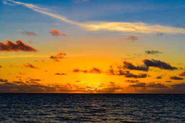 Deniz günbatımı sessizce