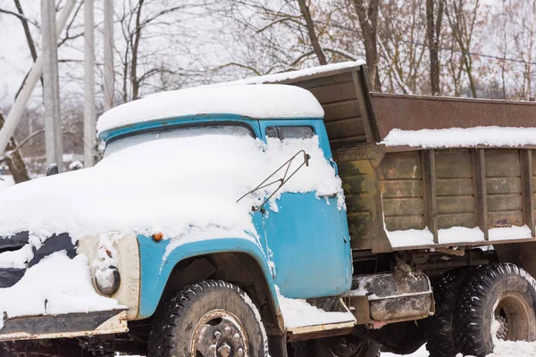 Old car covered with snow — Stock Photo, Image