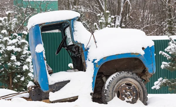 Old car covered with snow — Stock Photo, Image