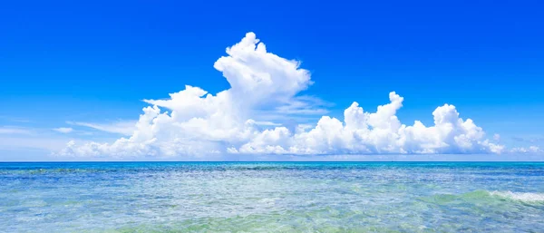 Open blue sea cumulus clouds — Stock Photo, Image