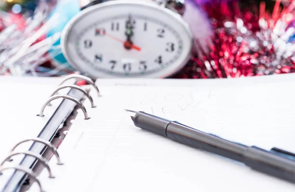 Penna på New Year's dagbok — Stockfoto