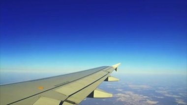 görünüm penceresinde bir uçağın kanat