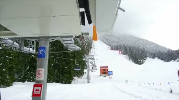 Elevador de cadeira nas montanhas — Vídeo de Stock