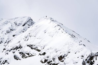 Kışın dağ tepe