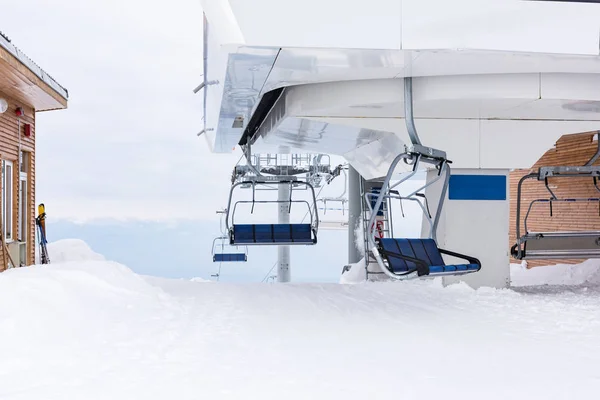 Stoeltjeslift voor skiën — Stockfoto