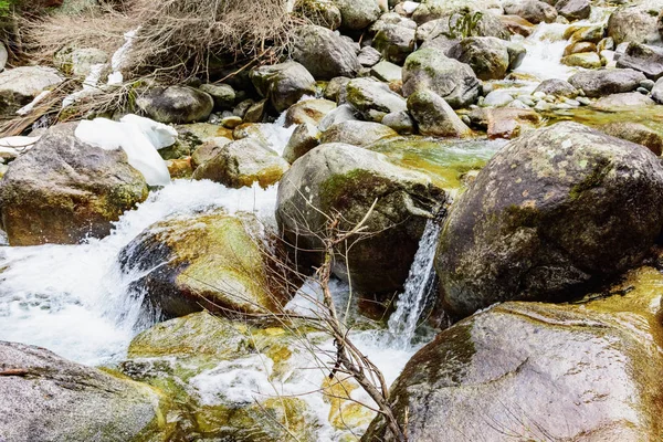 Pietre del fiume di montagna — Foto Stock