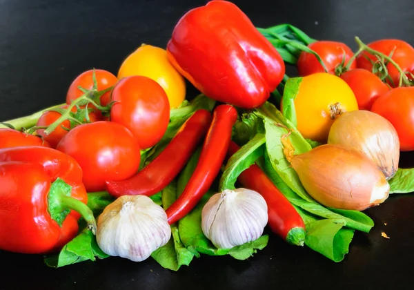 Čerstvá zelenina na stole — Stock fotografie