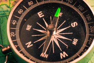 Vintage pusula ip ile