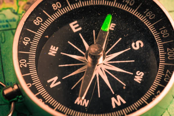 Vintage pusula ip ile