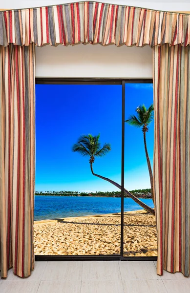 Fenster mit Meerblick — Stockfoto