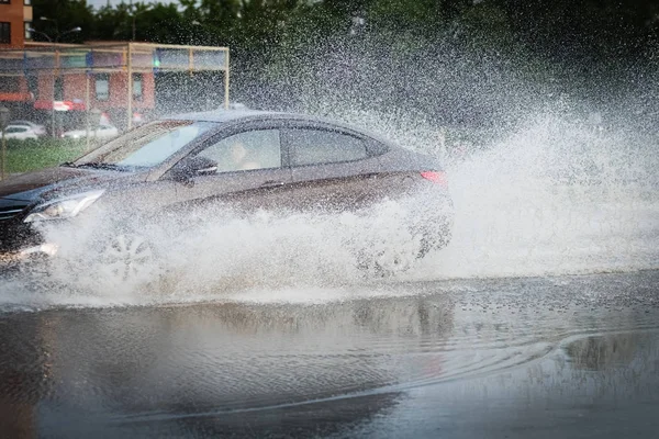 Car rain puddle splashing water — Stock Photo, Image