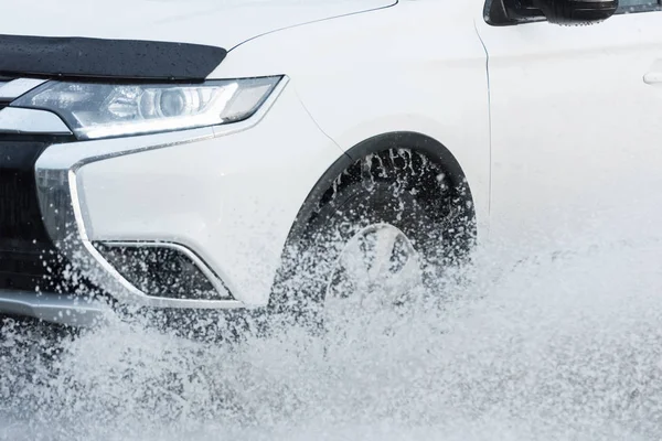 Car rain puddle splashing water — Stock Photo, Image