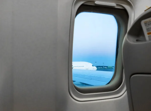 Cabine de passageiros da janela do avião — Fotografia de Stock