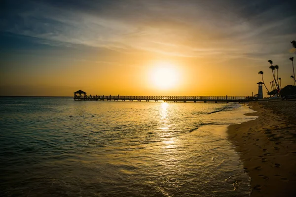 Çardak köprü deniz günbatımı Karayip Dominik