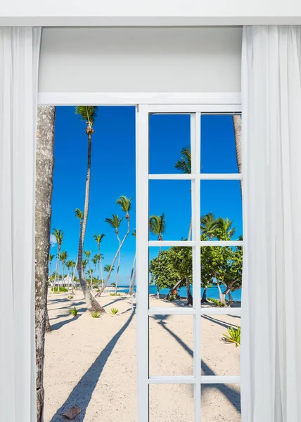 Open window to the sea — Stock Photo, Image