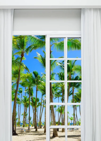 Open window to the sea — Stock Photo, Image