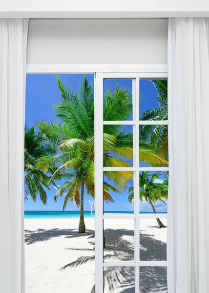 Open window to the sea — Stock Photo, Image