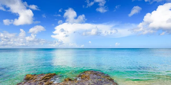 Praia de mar arenoso o Mar do Caribe — Fotografia de Stock