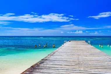 Tahta köprü denize dökülüyor Dominik Cumhuriyeti