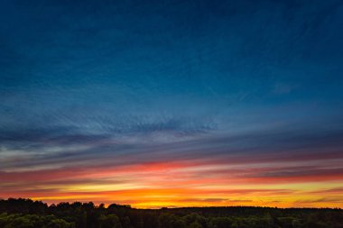 Bulutlar renkli gün batımı