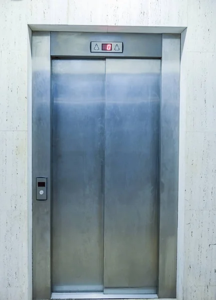 Cabina elevadora acero inoxidable —  Fotos de Stock