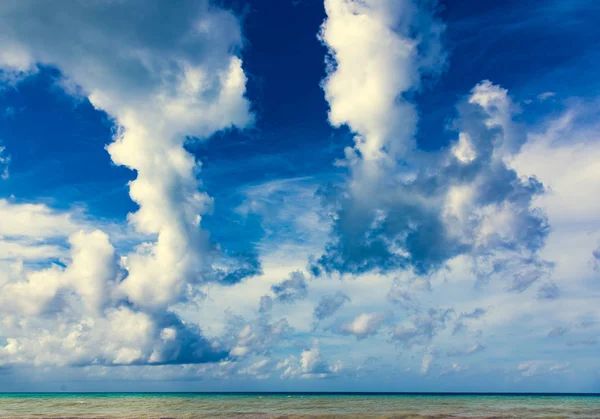 Plage paradisiaque magique de la mer des Caraïbes — Photo