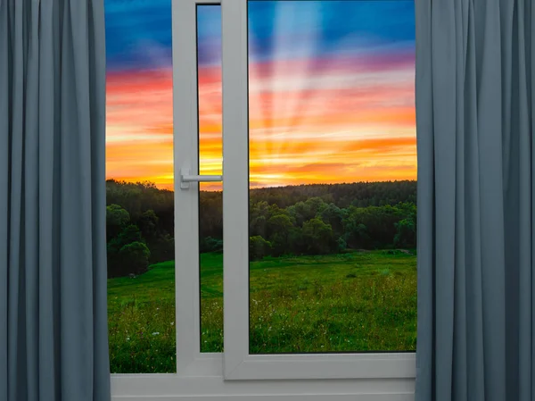 Open venster wolk zon — Stockfoto