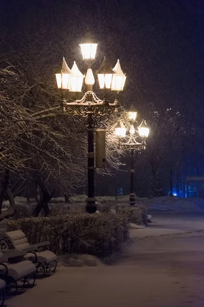 Linterna árbol de nieve noche —  Fotos de Stock