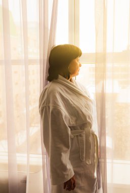 pencere hafif kadın