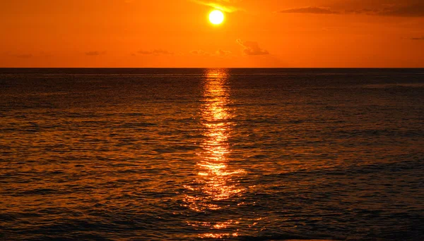 Schöner Sonnenuntergang in der Karibik — Stockfoto