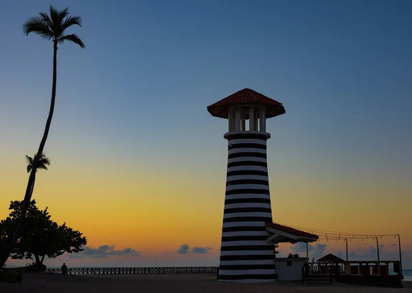 Caribische zee zonsopgang vuurtoren — Stockfoto