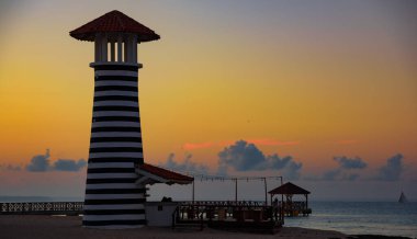 Karayiplerdeki çizgili deniz feneri