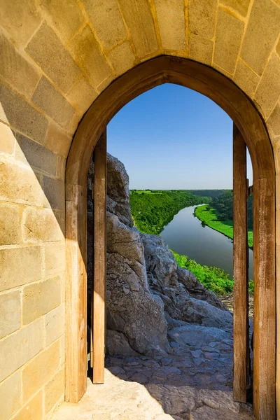 Arco nella fortezza paesaggio naturale — Foto Stock