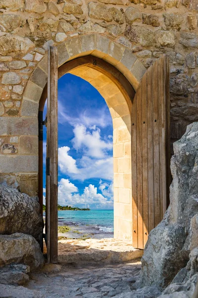 Arco na fortaleza paisagem natural — Fotografia de Stock