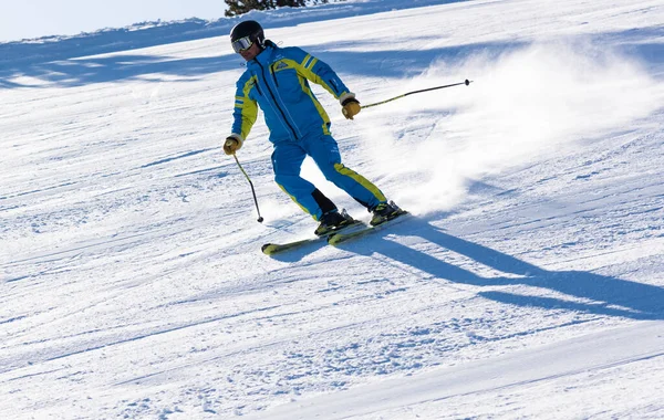 Bulgarie Bansko Février 2020 Skieur Descendant Champ Neige Énorme Éclaboussures — Photo