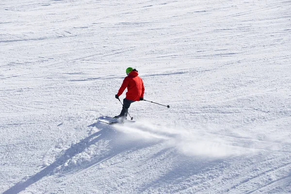Bulgarien Bansko Februar 2020 Skifahrer Fährt Das Riesige Schneefeld Hinunter — Stockfoto