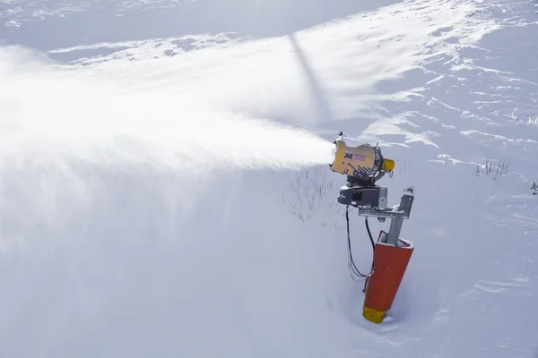 Bansko Bulgarien Februari 2020 Maskingevär För Tillverkning Konstgjord Snö Vinterfjällen — Stockfoto