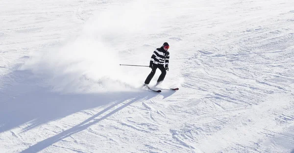 Bulgarije Bansko Februari 2020 Skiër Rijdt Door Het Enorme Sneeuwveld — Stockfoto
