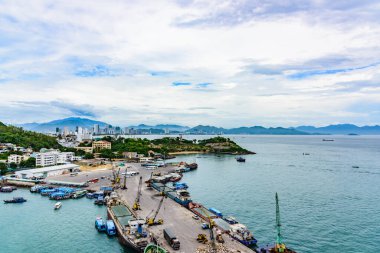 Güney Çin Denizi 'ndeki Vietnam şehrinin limanında küçük bir rıhtım.