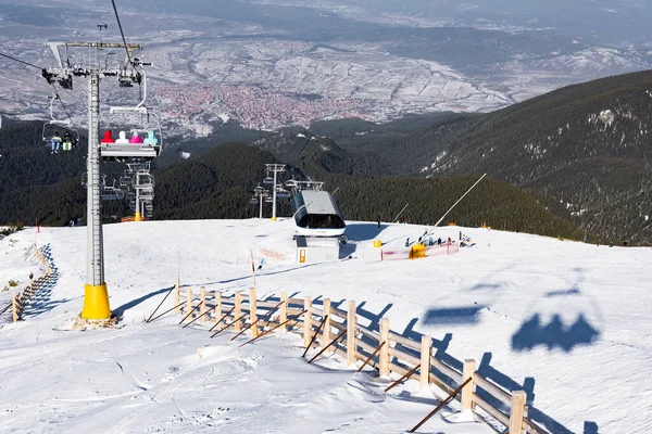 Bulgarien Bansko Februari 2020 Skidanläggning Bansko Snöiga Skidbackar Och Stolsliftstation — Stockfoto