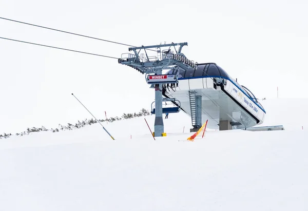 Bulgarije Bansko Februari 2020 Skigebied Bansko Snowy Skipistes Stoeltjesskiliften Station — Stockfoto