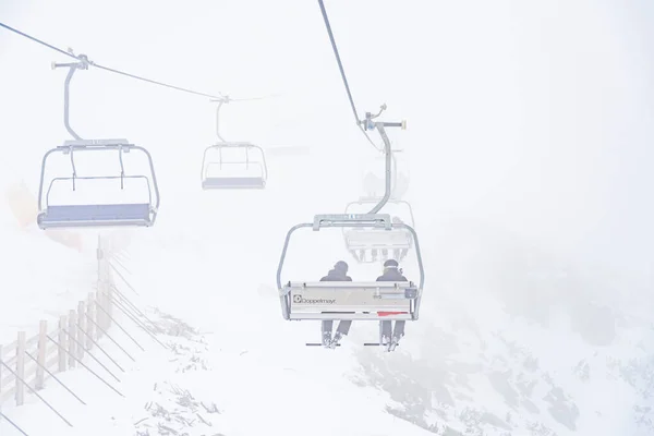 Bulgaristan Bansko Şubat 2020 Bansko Bir Tatil Köyünde Karlı Kayak — Stok fotoğraf
