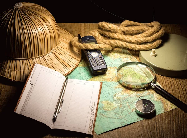 Planowanie Podróży Wakacje Wraz Mapą Kompasem Kamerą Notatnikiem — Zdjęcie stockowe