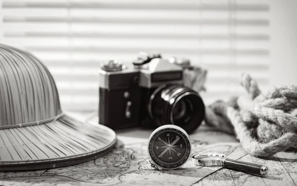 Planning Van Reizen Vakantie Samen Met Een Kaart Kompas Camera — Stockfoto