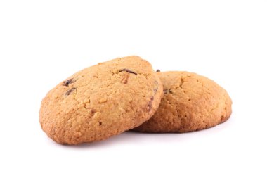 Beyaz arkaplanda ev yapımı yulaf ezmeli kurabiyeler.