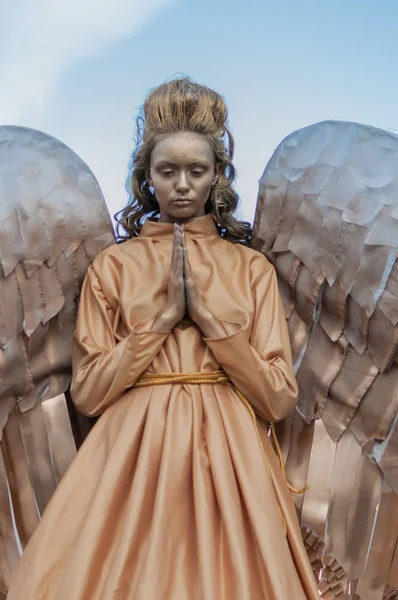 Mujer disfrazada de ángel — Foto de Stock