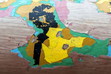 Soyulması boya. Renkli katmanları.