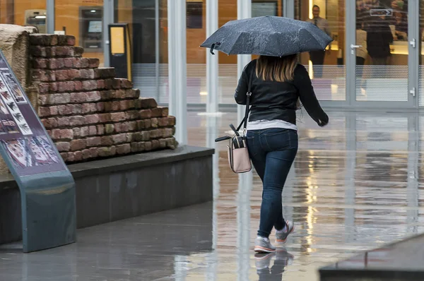 Mujer con paraguas — Foto de Stock